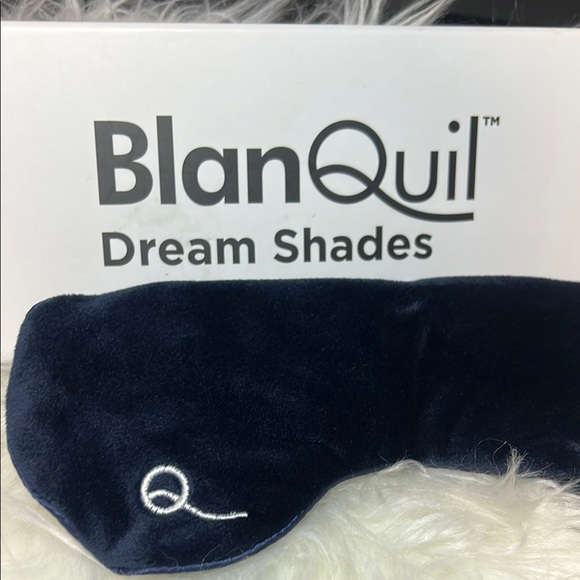 BlanQuil Dream Shades Navy WEIGHTED Sleep Mask - Picture 4 of 4